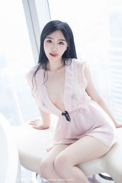 美女把衣服脱得一干二净